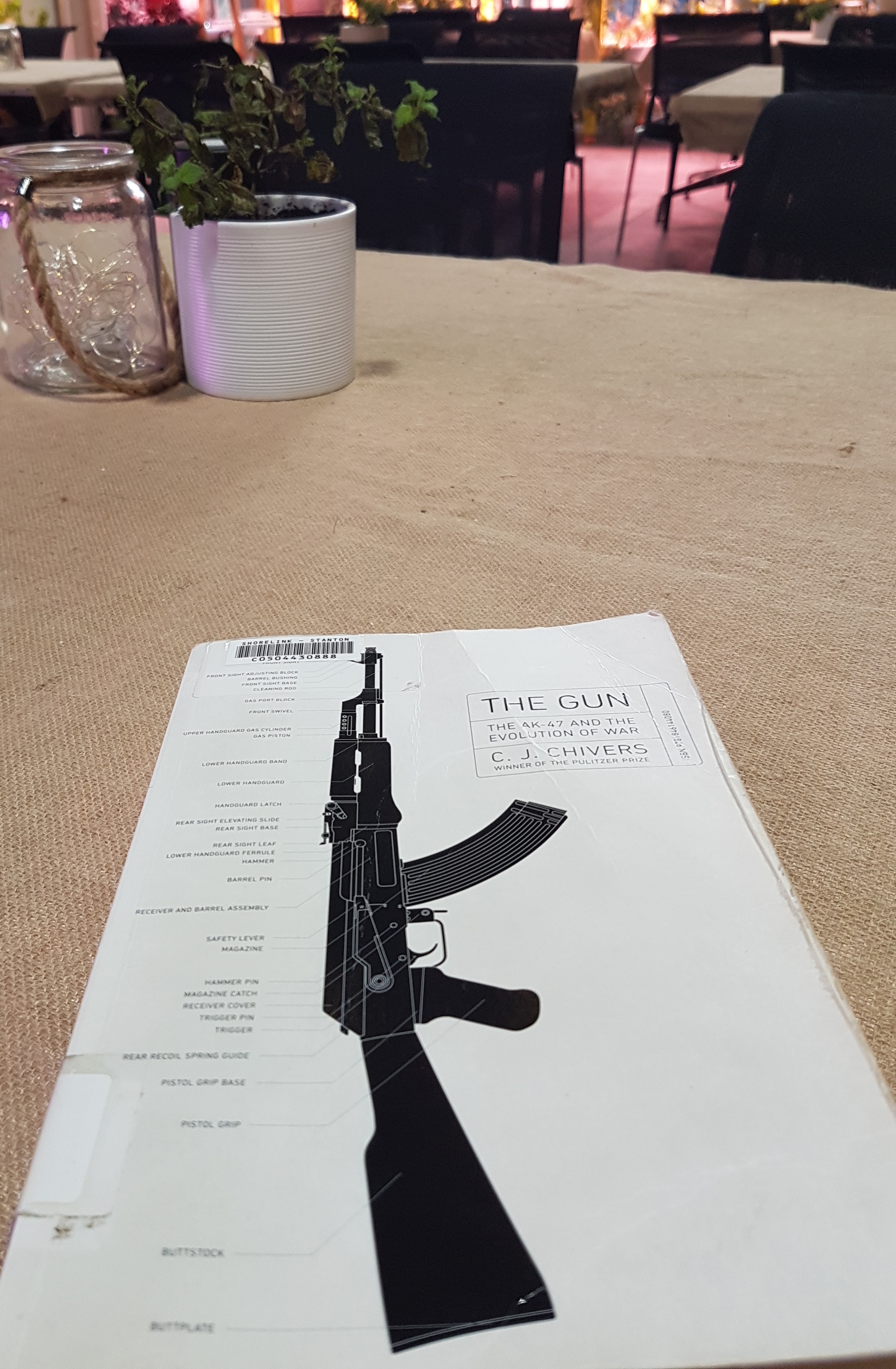 Book cover of The Gun